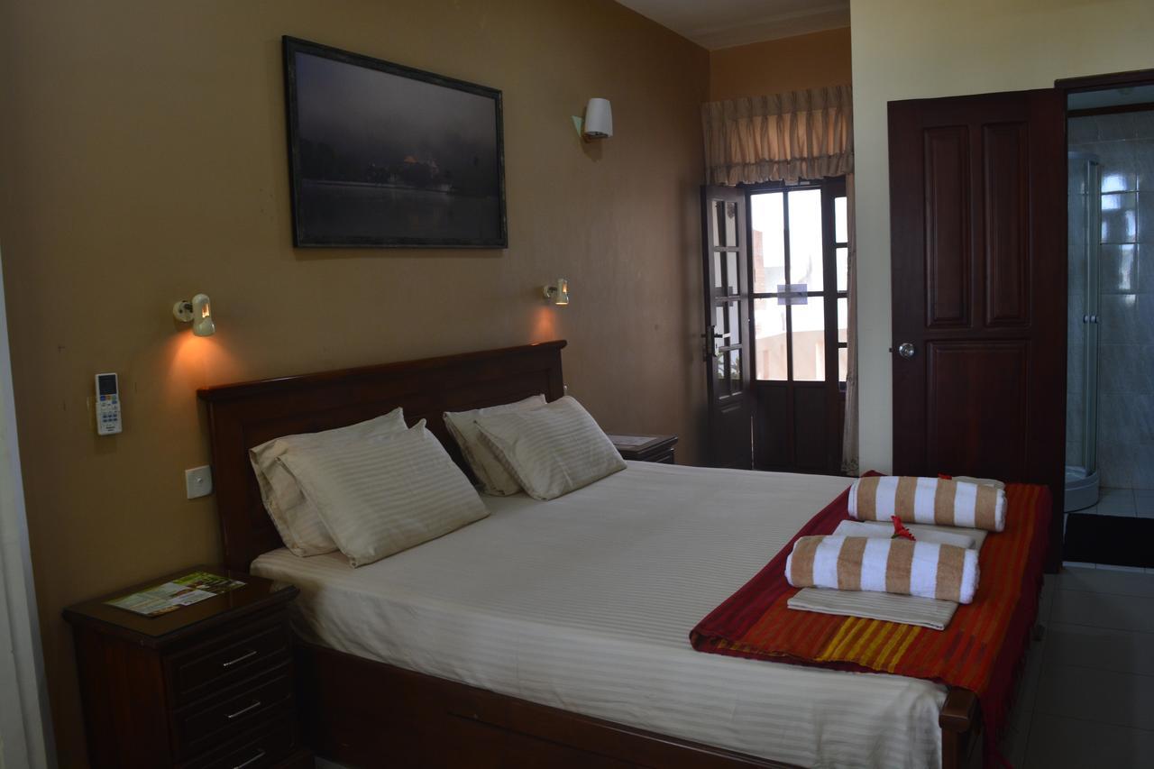 Janishi Residencies Hotel Negombo Exterior photo